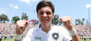 Botafogo encaminha renovação de contrato com o meia Montoro