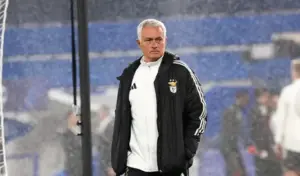 Mourinho revive memórias no Chelsea ao visitar Londres como técnico do Benfica