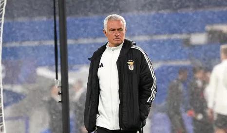 Mourinho revive memórias no Chelsea ao visitar Londres como técnico do Benfica