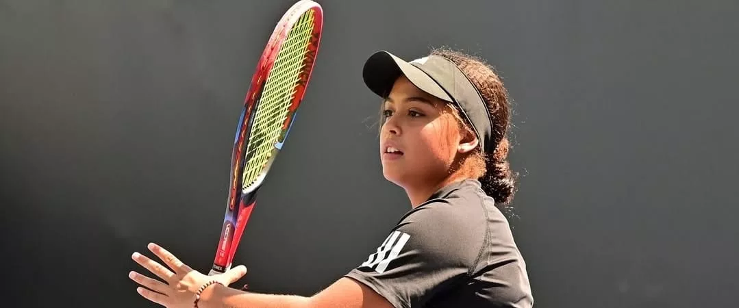 Tenista de 15 anos brilha no SP Open e vence 1ª partida em nível WTA