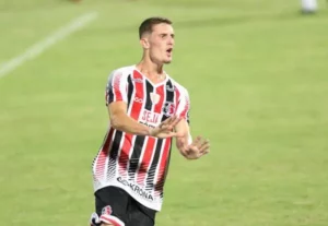 Operário encaminha contratação de atacante livre no mercado