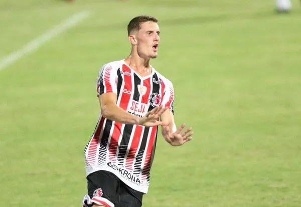 Operário encaminha contratação de atacante livre no mercado