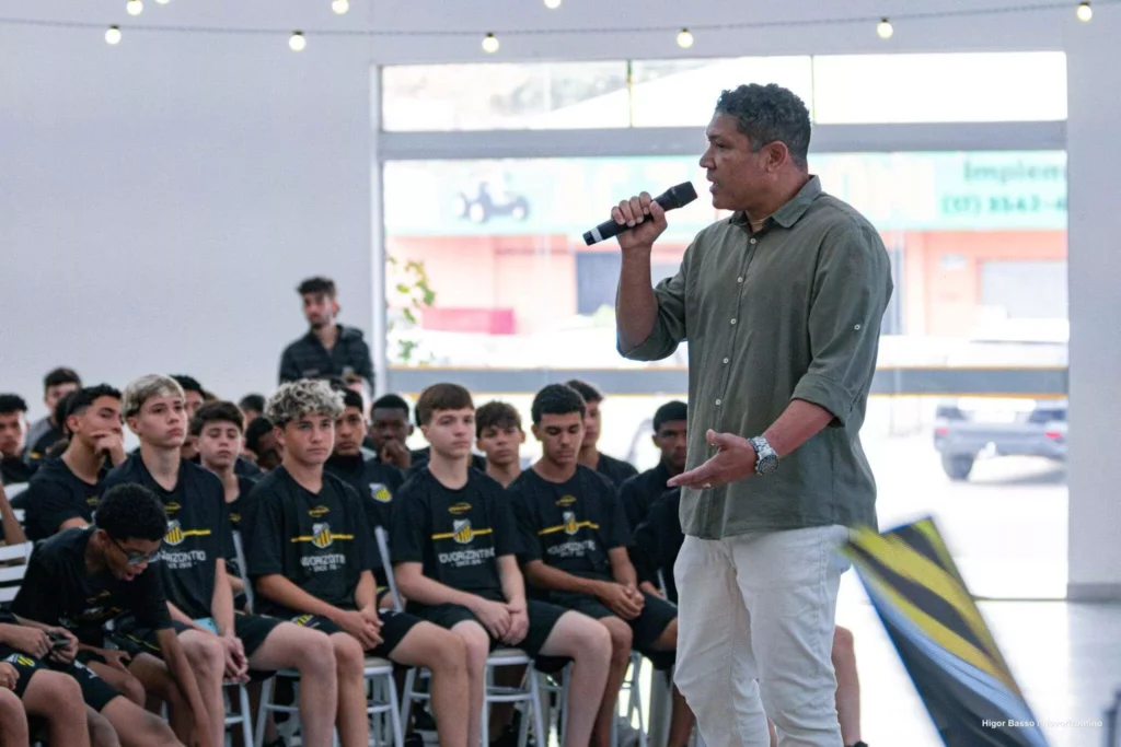 Base do Novorizontino tem palestra sobre trabalho em equipe e resolução de conflitos 2 PALESTRA.COLETIVO2 scaled 1