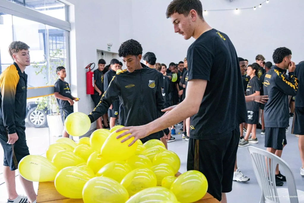 Base do Novorizontino tem palestra sobre trabalho em equipe e resolução de conflitos 3 PALESTRA.COLETIVO6 scaled 1