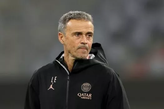 Luis Enrique sofre grave acidente de bicicleta e vai passar por cirurgia no PSG