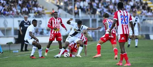 Ponte Preta 1 x 1 Náutico - Festa adiada no Majestoso 4 Ponte Preta Nautico Julio Cesar Costa