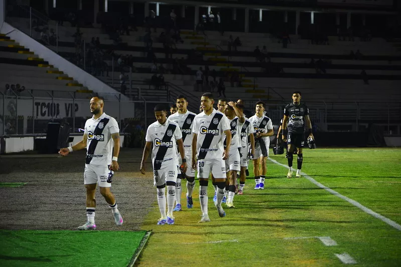 Ponte Preta vence mais uma e pode subir no Majestoso