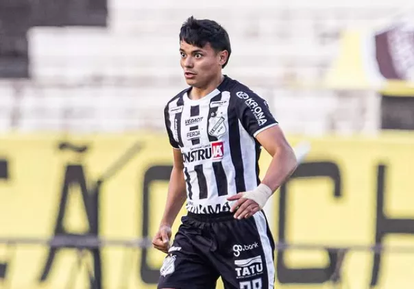 Kaio Cristian celebra o gol e a vitória que levaram a Inter de Limeira à Série C
