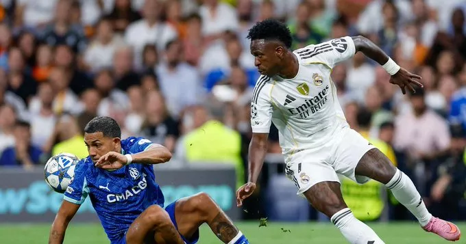 Xabi Alonso destaca liderança de Vini Jr. e minimiza banco: ‘Não deve se sentir ofendido’