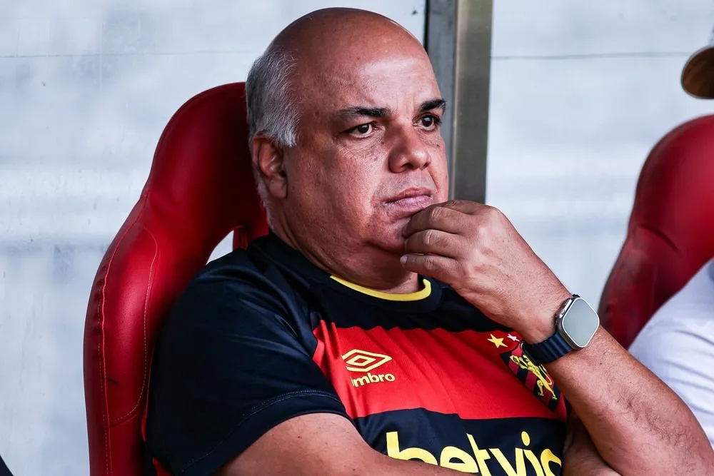 Sport pode ter Assembleia Extraordinária após pedido de afastamento do presidente 2 Sport pode ter Assembleia Extraordinária após pedido de afastamento do presidente (Foto: Paulo Paiva/Sport)