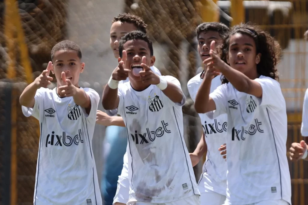PAULISTA SUB-11: Corinthians e Santos abrem vantagem; Palmeiras é surpreendido