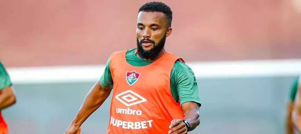 Samuel Xavier atua em jogo-treino e fica perto de reforçar o Fluminense