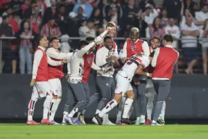 BRASILEIRÃO: São Paulo se destaca entre paulistas e Flamengo mantém a ponta