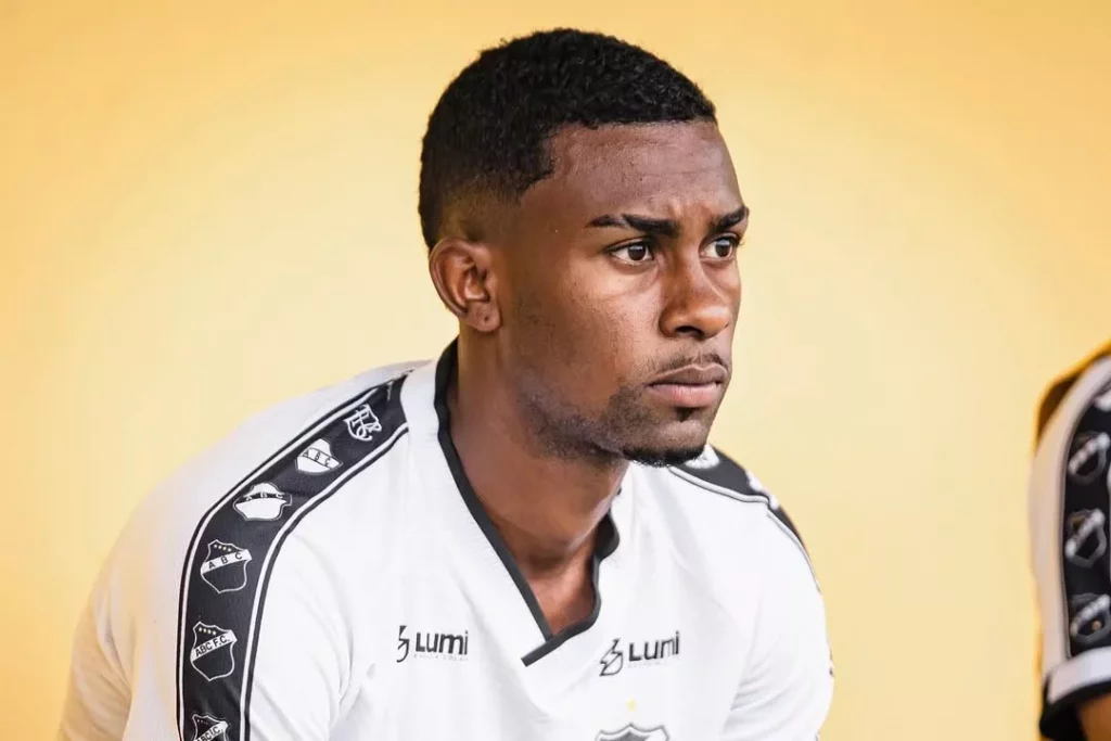 ABC acerta saída do atacante Islan Ricardo, que fica livre no mercado 2 ABC acerta saída do atacante Islan Ricardo, que fica livre no mercado (Foto: Divulgação)