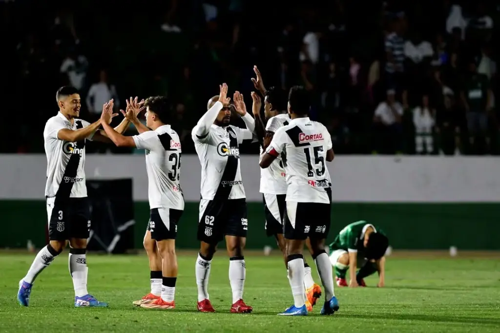 SÉRIE B: Ponte Preta pode confirmar acesso, mas Náutico quer acabar festa (Foto: Marcos Ribolli/PontePress)