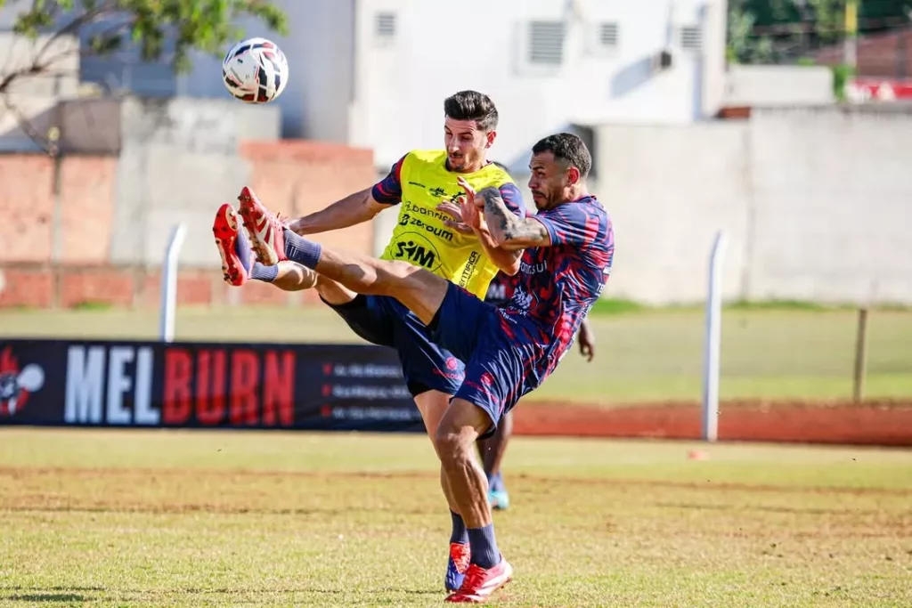 Caxias finaliza preparação em Londrina para decisão na Série C 2 Caxias finaliza preparação em Londrina para decisão na Série C (Foto: Vitor Soccol/S.E.R. Caxias)