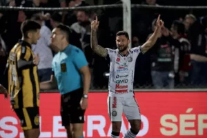 Operário-PR 2 x 1 Amazonas - Fantasma vira e sonha com G-4 da Série B