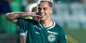 Náutico acerta com Vitinho para reforçar meio-campo na Série C