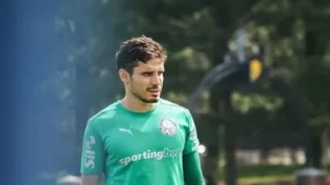 Veiga volta ao Palmeiras e elenco foca clássico com Internacional