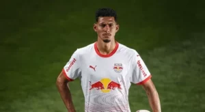 Bragantino aposta em Alix Vinicius, destaque em bolas paradas e presença aérea