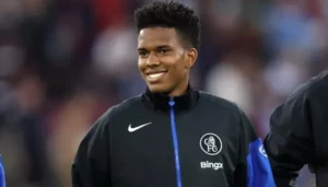 Palmeiras passa R$ 1 bilhão em receitas com vendas de Estêvão e Ríos