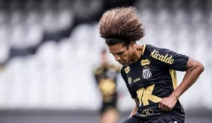 Willian Arão segue fora, mas Santos descarta rescisão no Brasileirão