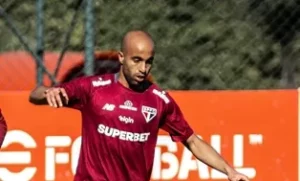 Lucas Moura fora do São Paulo após artroscopia no joelho