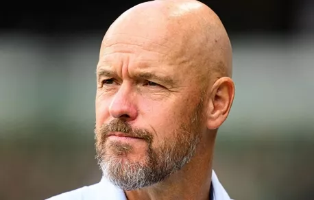 “Surpresa completa”: Ten Hag critica saída precoce do Leverkusen
