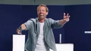 Liverpool 2005: Crouch revela gafe ao flertar, sem saber, com esposa de Xabi Alonso