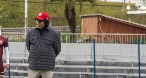 Técnico do Náutico critica arbitragem e gramado após vitória sobre o Brusque