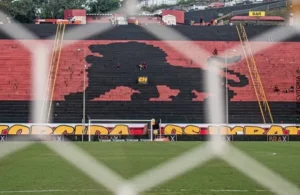 Vitória aposta na força do Barradão para escapar do rebaixamento em 2025