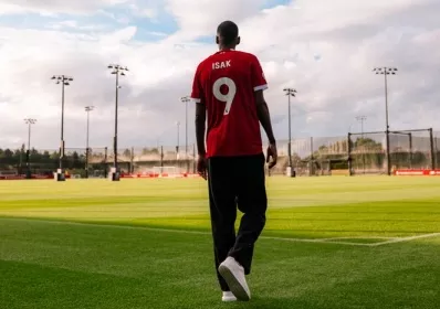 Liverpool anuncia centroavante de R$ 957 milhões: ‘Novo camisa 9’