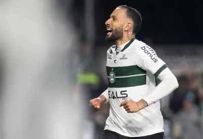 Coritiba dorme líder da Série B