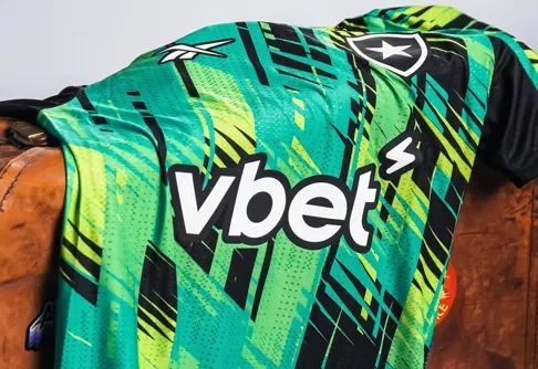 Botafogo lança camisa branca inspirada nos anos 90 para 2025 3 Screenshot 22