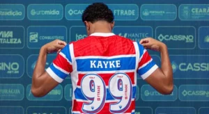 Kayke mira oportunidades com Palermo para se firmar no elenco do Fortaleza