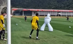 Flamengo foca em goleiro reserva após fechar janela de transferências