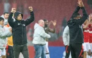 D’Alessandro banca Roger Machado para o Gre-Nal 448 no Internacional