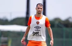 Sport ganha reforço na zaga e pode ter estreia contra Bragantino