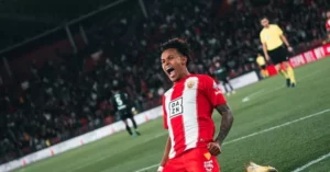 Lázaro deixa Almería e acerta com Al-Najma por R$ 31,8 milhões