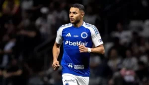 Wanderson preocupa Cruzeiro após lesão durante jogo contra o São Paulo