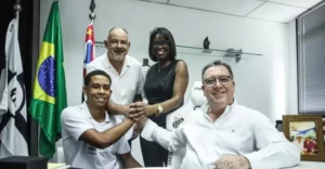 Santos renova contrato de João Alencar até 2030