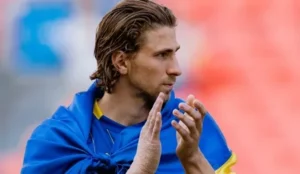 Ucraniano Zabarnyi fala sobre guerra e convívio com russo no PSG