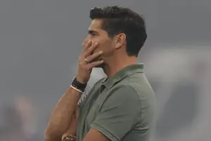 Abel atribui lesões e derrota do Palmeiras a gramado ruim: 'Inadmissível'