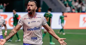 Moisés segue fora do Fortaleza no Brasileirão após lesão