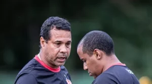 Rodrigo Chagas é efetivado como técnico do Vitória na Série A