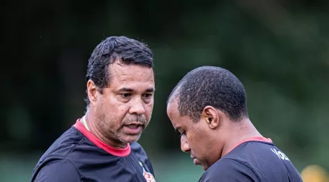 Rodrigo Chagas é efetivado como técnico do Vitória na Série A