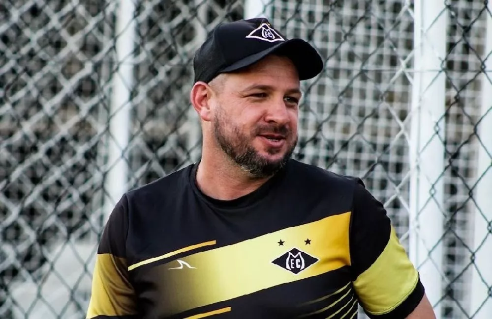 Mixto segura técnico após interesse do Figueirense