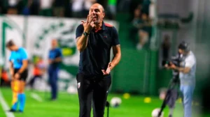 Série B: Técnico do Botafogo-SP exalta entrega em virada sobre o Goiás