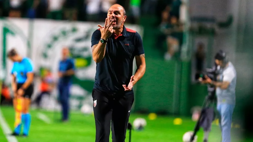 Série B: Técnico do Botafogo-SP exalta entrega em virada sobre o Goiás