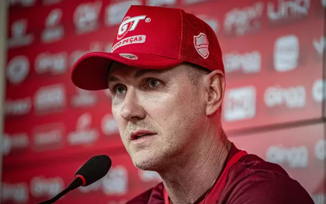 Série B: Vila Nova demite Paulo Turra após novo tropeço